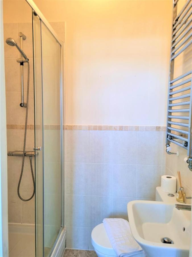 Central Apartments - Spacious 2 Beds Swindon Extérieur photo