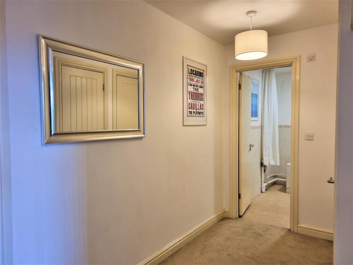 Central Apartments - Spacious 2 Beds Swindon Extérieur photo