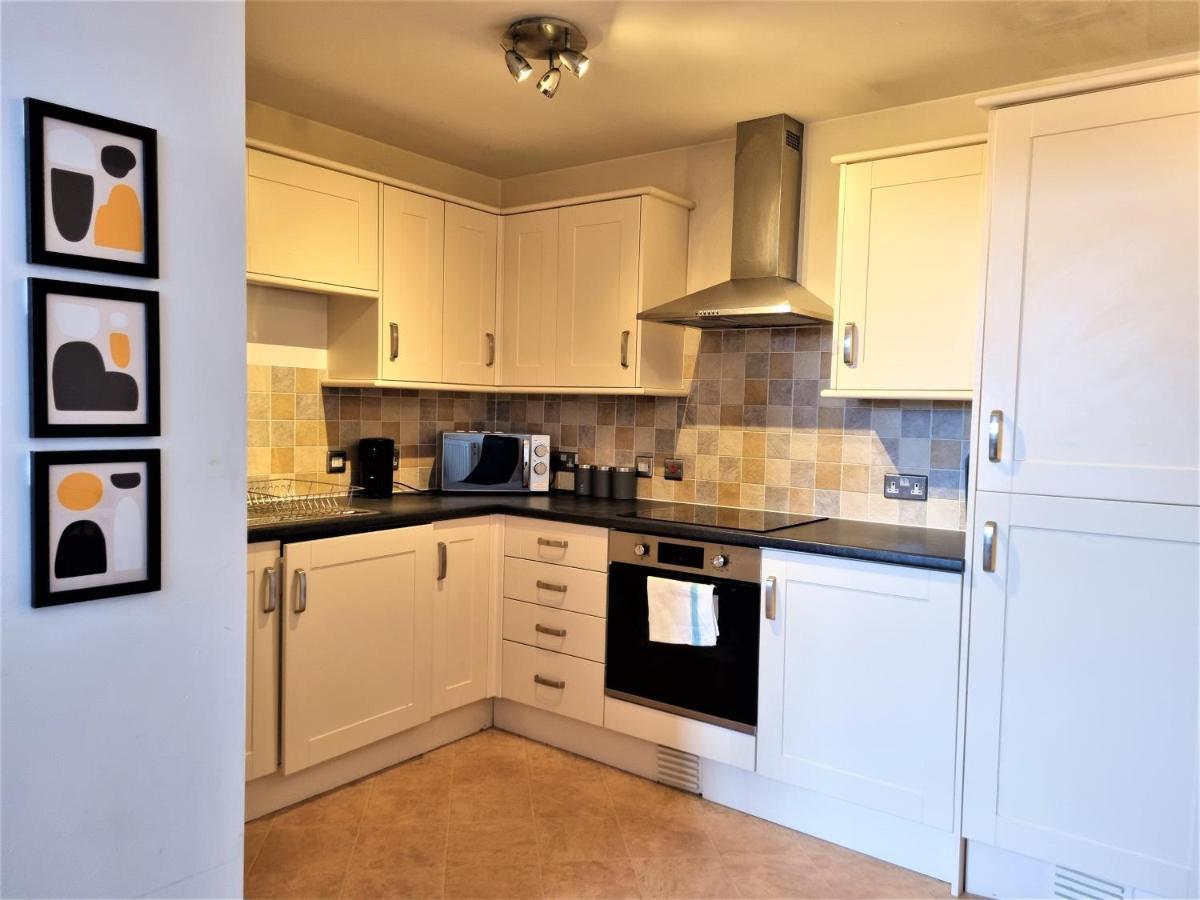 Central Apartments - Spacious 2 Beds Swindon Extérieur photo